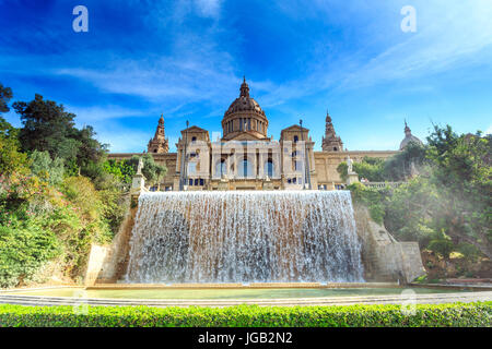 Museu Nacional d'art de Catalunya avec cascades, Barcelone, Catalogne, Espagne Banque D'Images