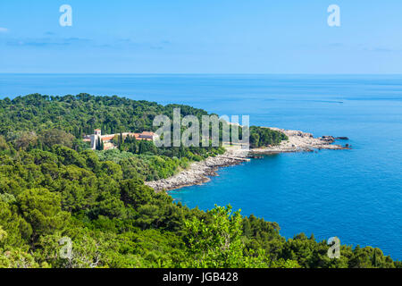 Croatie Dubrovnik Croatie côte Dalmate Vue aérienne de l'île de Lokrum Dubrovnik monastère bénédictin de St Marie la mer Adriatique dubrovnik croatie Banque D'Images