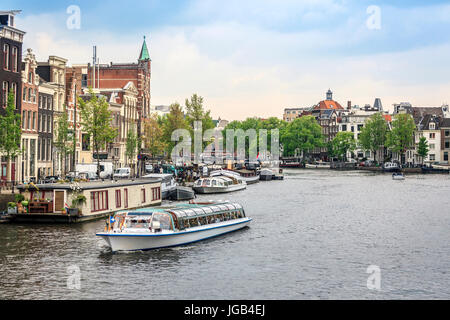 Maisons de charme et canal à Amsterdam, capitale des Pays-Bas Banque D'Images