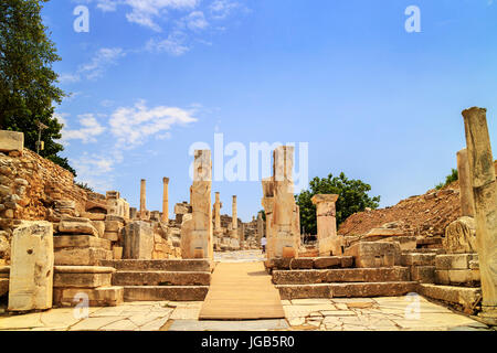 La porte d'Héraclès lors de l'historique Site archéologique d'Ephèse en Turquie. Banque D'Images