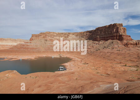 Péniches le long de la rive du lac Powell National Recreation Area dans l'Utah Banque D'Images