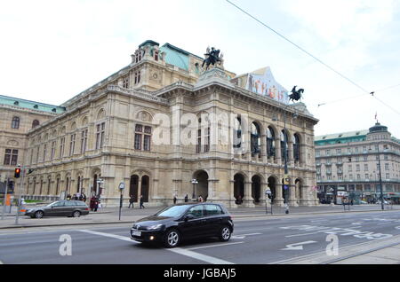 Street View de Wiener Staatsoper Vienne Opéra d'État de Vienne, Autriche Banque D'Images