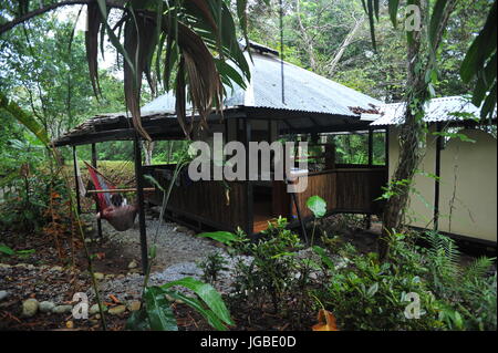 Jungle de base maison à louer à Puntarenas, Costa Rica Banque D'Images