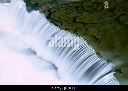 Enfield Creek sur la boucle de Gorge, Robert H Treman State Park, New York Banque D'Images