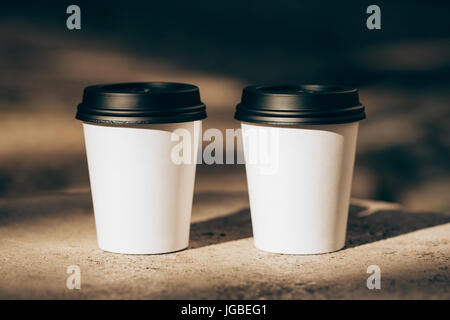 Deux tasses de café pour aller Banque D'Images