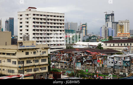 Manille, Philippines - Dec 20, 2015. De nombreux abris à Manille, Philippines. Avec 1 780 148 personnes en 2015, Manille est l'un des plus peuplés urba Banque D'Images