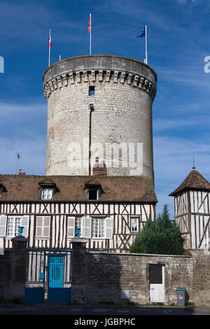 Le 'Tour des Archives' dans Jardin des Arts, Vernon, Eure, France, construit par Henri Ier Beauclerc en 1123, fils de Guillaume le Conquérant Banque D'Images