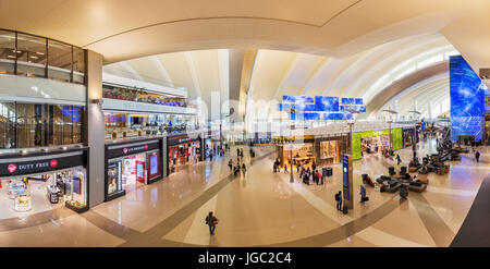 LOS ANGELES, CALIFORNIE, États-Unis - 17 juin 2017 : Tom Bradley International Airport Terminal de départ des boutiques hors taxes à Los Angeles, États-Unis Banque D'Images