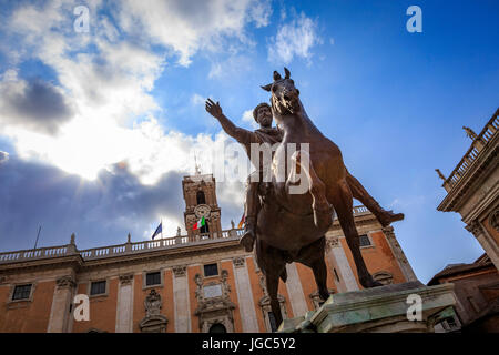 Statue équestre de Marc-aurèle, Palazzo Senatorio, colline du Capitole, Rome, Italie Banque D'Images