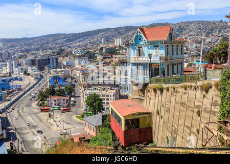 Calfulafquen Restaurant et Ascensor Artillería, Valparaiso, Chili, Amérique du Sud Banque D'Images