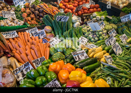 Légumes frais à un marché à la ferme Banque D'Images