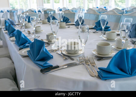 Réglage de la table de réception de mariage formel Banque D'Images