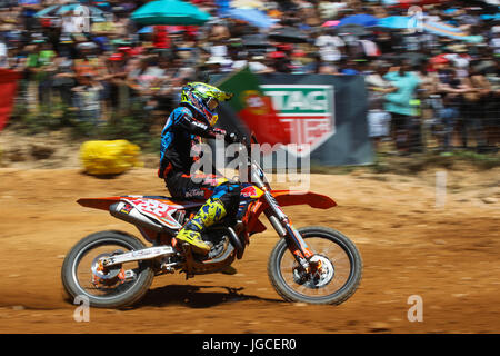 Antonio Cairoli # 222 (ITA) dans de KTM Red Bull KTM Factory Racing en action pendant la course du Championnat du Monde 2017 MXGP de Portugal, Agueda, 2 juillet 2017. (Photo par Bruno Barros) Banque D'Images