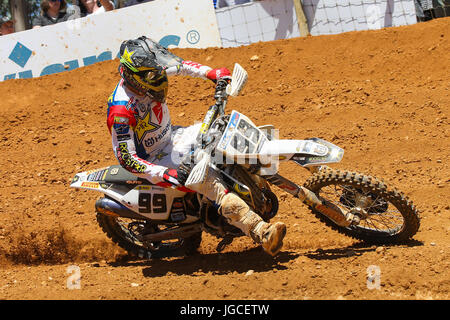 Max Anstie # 99 (GBR) dans de Husqvarna Husqvarna Rockstar energy Factory Racing en action pendant la course du Championnat du Monde 2017 MXGP de Portugal, Agueda, 2 juillet 2017. (Photo par Bruno Barros) Banque D'Images