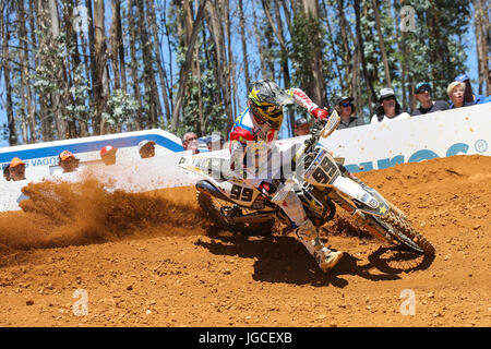 Max Anstie # 99 (GBR) dans de Husqvarna Husqvarna Rockstar energy Factory Racing en action pendant la course du Championnat du Monde 2017 MXGP de Portugal, Agueda, 2 juillet 2017. (Photo par Bruno Barros) Banque D'Images