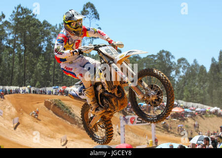 Max Anstie # 99 (GBR) dans de Husqvarna Husqvarna Rockstar energy Factory Racing en action pendant la course du Championnat du Monde 2017 MXGP de Portugal, Agueda, 2 juillet 2017. (Photo par Bruno Barros) Banque D'Images