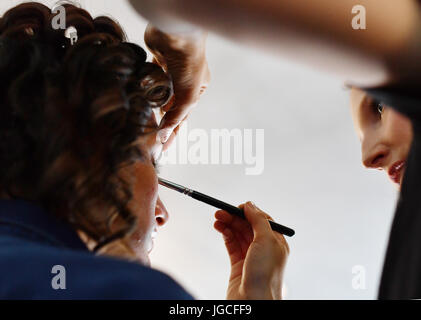 Style Backstage au fashion Présentation de l'étiquette 'GUIDO MARIA KRETSCHMER' au cours de la Mercedes-Benz Fashion Week Berlin à la Tempodrom à Berlin, Allemagne, 5 juillet 2017. Au cours de la Berlin Fashion Week, les collections printemps/été 2018 sont présentés. Photo : Jens Kalaene Zentralbild-/dpa/afp Banque D'Images