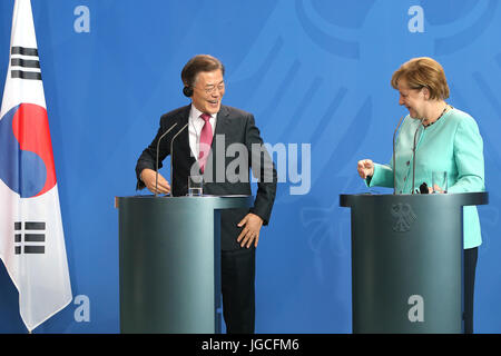 Berlin, Allemagne. 05 juillet, 2017. La chancelière allemande, Angela Merkel (CDU) et le président de la Corée du Sud Lune Jae-en donner une conférence de presse à la Chancellerie fédérale à Berlin, Allemagne, 05 juillet 2017. Photo : Wolfgang Kumm/dpa/Alamy Live News Banque D'Images