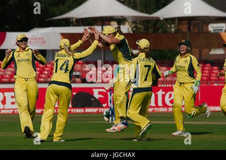 Leicester, Angleterre, le 05 juillet 2017. Les joueurs australiens qui célèbrent leur victoire sur le Pakistan dans la CPI Women's World Cup Match à Grace Road, Leicester. Crédit : Colin Edwards/Alamy Live News. Banque D'Images