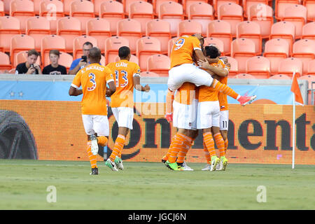 Houston, TX, USA. 05 juillet, 2017. Houston Dynamo joueurs célébrer marquer un but au cours de la première moitié de la saison régulière MLS Houston Dynamo match entre l'Impact de Montréal et du stade BBVA Compass à Houston, TX. Image Crédit : Erik Williams/Cal Sport Media. Credit : csm/Alamy Live News Banque D'Images