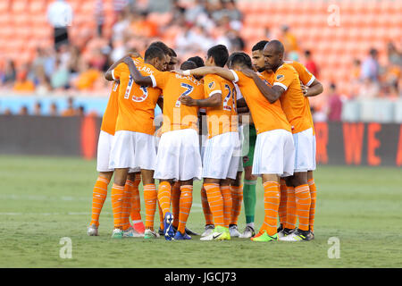 Houston, TX, USA. 05 juillet, 2017. Le Dynamo de Houston starters s'entasser avant le match de saison régulière MLS Houston Dynamo et entre l'Impact de Montréal de stade BBVA Compass à Houston, TX. Image Crédit : Erik Williams/Cal Sport Media. Credit : csm/Alamy Live News Banque D'Images