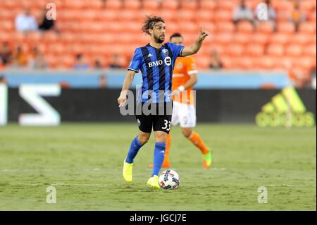 Houston, TX, USA. 05 juillet, 2017. Le milieu de terrain de l'Impact de Montréal Marco Donadel (33) recherche pour le passer à un coéquipier au cours de la première moitié de la saison régulière MLS Houston Dynamo match entre l'Impact de Montréal et du stade BBVA Compass à Houston, TX. Image Crédit : Erik Williams/Cal Sport Media. Credit : csm/Alamy Live News Banque D'Images