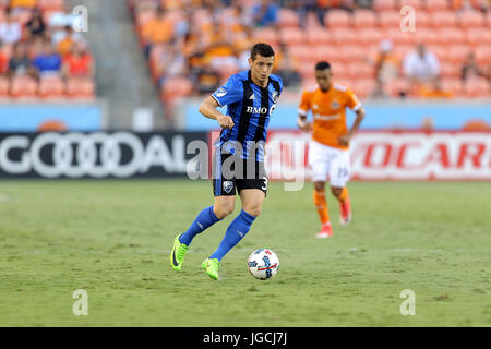 Houston, TX, USA. 05 juillet, 2017. Le milieu de terrain de l'Impact de Montréal Hernan Bernardello (30) avances le ballon vers l'avant au cours de la première moitié de la saison régulière MLS Houston Dynamo match entre l'Impact de Montréal et du stade BBVA Compass à Houston, TX. Image Crédit : Erik Williams/Cal Sport Media. Credit : csm/Alamy Live News Banque D'Images