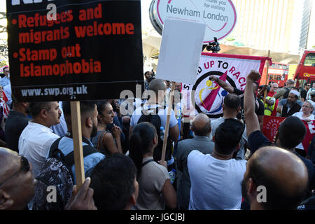 Londres, Royaume-Uni. Le 05 juillet 2017. Les attaques à l'ACIDE 'STOP' à l'extérieur de la réserve d'urgence la gare de Stratford dans l'Est de Londres. Les manifestants se sont réunis pour protester contre les récentes attaques à l'acide et l'augmentation de l'Islamophobie. Credit : ZEN - Zaneta Razaite / Alamy Live News Banque D'Images