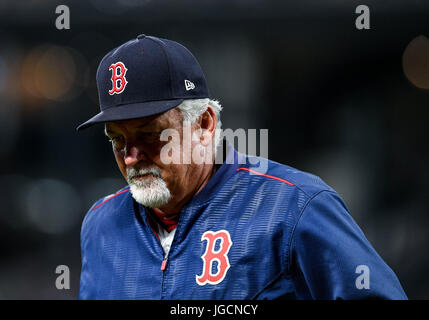 Juillet 5th, 2017 :.Boston rouge Sox bullpen coach Dana LeVangie (58) Retour à l'étang-réservoir pendant un match entre les Red Sox de Boston et les Rangers du Texas à Globe Life Park à Arlington, Texas.Manny Flores/CSM Banque D'Images