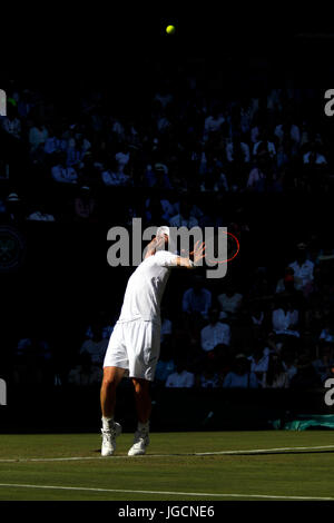 Londres, Royaume-Uni. 05 juillet, 2017. Andy Murray de Grande-bretagne en poste au cours de son deuxième tour à Wimbledon contre Dustin Brown, de l'Allemagne. Crédit : Adam Stoltman/Alamy Live News Banque D'Images