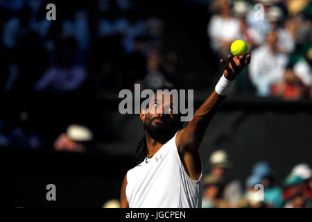 Londres, Royaume-Uni. 05 juillet, 2017. Londres, 5 juillet 2017 - Dustin Brown d'Allemagne en poste au cours de son deuxième tour contre Andy Murray à Wimbledon. Crédit : Adam Stoltman/Alamy Live News Banque D'Images