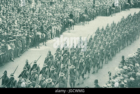 Les troupes américaines mars à Londres au palais de Buckingham, 15 août 1917 Banque D'Images