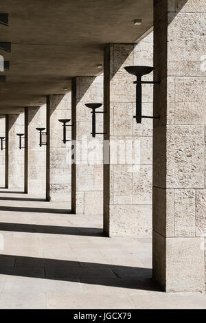 Le passage de périmètre Olympiastadion ( Stade Olympique) à Berlin, Allemagne Banque D'Images