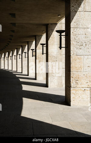 Le passage de périmètre Olympiastadion ( Stade Olympique) à Berlin, Allemagne Banque D'Images