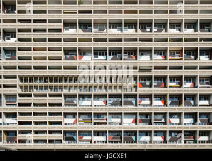 Vue extérieure de Corbusierhaus immeuble moderniste construit comme Unite d'habitation à Berlin, Allemagne Banque D'Images