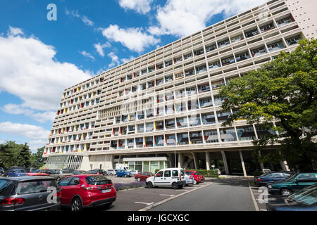 Vue extérieure de Corbusierhaus immeuble moderniste construit comme Unite d'habitation à Berlin, Allemagne Banque D'Images