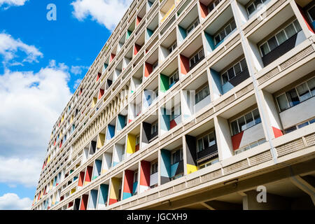 Vue extérieure de Corbusierhaus immeuble moderniste construit comme Unite d'habitation à Berlin, Allemagne Banque D'Images