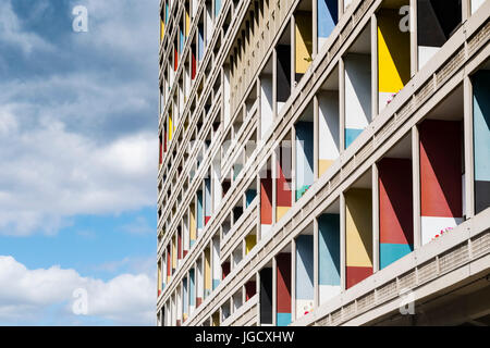 Vue extérieure de Corbusierhaus immeuble moderniste construit comme Unite d'habitation à Berlin, Allemagne Banque D'Images