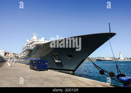 240 millions d'euros, mega yacht de luxe, super yacht, yacht, yachts, administré par Abdulla Al Futtaim, amarré dans le port de Malaga, Andalousie, Espagne Banque D'Images