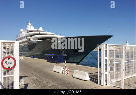 240 millions d'euros, mega yacht de luxe, super yacht, yacht, yachts, administré par Abdulla Al Futtaim, amarré dans le port de Malaga, Andalousie, Espagne Banque D'Images