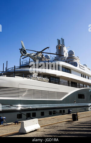 240 millions d'euros, mega yacht de luxe, super yacht, yacht, yachts, administré par Abdulla Al Futtaim, amarré dans le port de Malaga, Andalousie, Espagne Banque D'Images