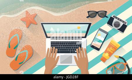 L'homme se détendre sur la plage et se connecter avec son ordinateur portable à côté de l'eau de mer, vue du dessus Illustration de Vecteur