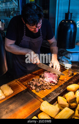 Couper les côtes pour des sandwichs au pain de viande et Restaurant, Gastown, Vancouver, Canada Banque D'Images