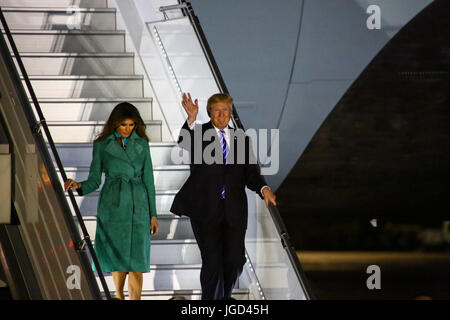 Varsovie, Pologne. 05 juillet, 2017. Le président américain, Donald J. Trump, Première Dame Melania Trump, Ivanka Trump et Jared Kushner arrivent pour une visite officielle en Pologne. L'Air Force One, roulée dans de la 1st Air Base élévatrice à Varsovie. Le président participera le sommet des trois mers avant de partir pour le sommet du G20 en Allemagne. Credit : Jakob Ratz/Pacific Press/Alamy Live News Banque D'Images