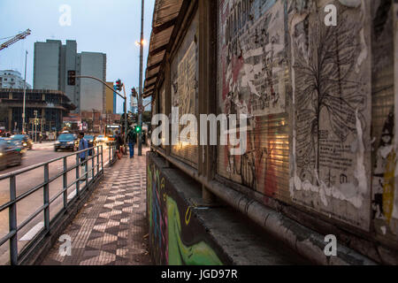 Entrée privée, passage souterrain, 2016, rue de la Consolation, Capitale, São Paulo, Brésil. Banque D'Images