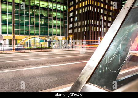 Mouvement, nuit, l'Avenue Paulista, 24/09/2015, Capitale, São Paulo, Brésil. Banque D'Images