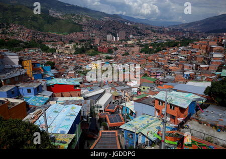 17ème décembre 2014, Medellin, Colombie - Medellin l'escaliers mécaniques dans la Comuna 13 pauvres représentent la transformation la ville a connu de la plus Banque D'Images