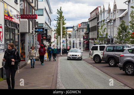 Quartier commerçant de Reykjavik sur la rue Laugavegur Banque D'Images