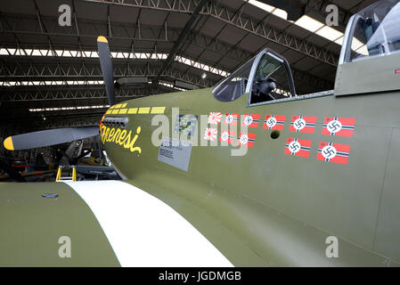 North American P-51D Mustang World war Two chasseur «Frenesi» avec des marques de kill sur le côté du cockpit Banque D'Images