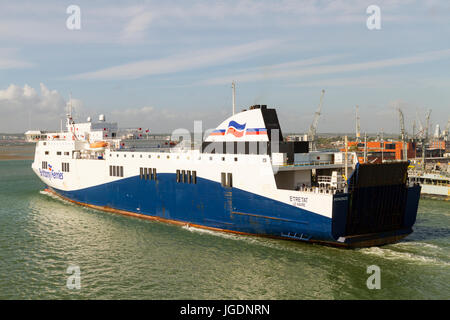 Brittany Ferries ferry nommé Etretat quitter Portsmouth UK Banque D'Images